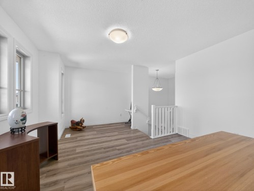 718 Adams Way, Edmonton, AB 