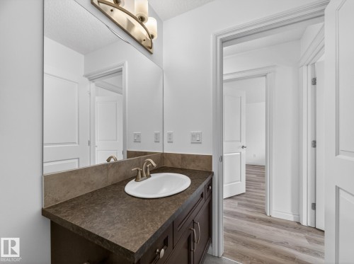 718 Adams Way, Edmonton, AB 