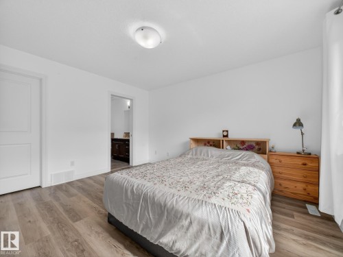 718 Adams Way, Edmonton, AB 