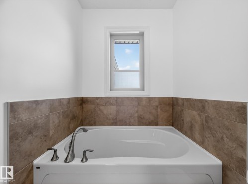 718 Adams Way, Edmonton, AB 