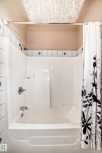 6903 38 Avenue, Camrose, AB - Indoor Photo Showing Bathroom