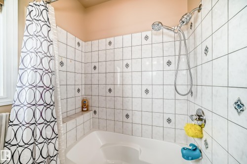 6903 38 Avenue, Camrose, AB - Indoor Photo Showing Bathroom
