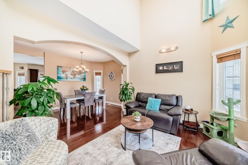 6903 38 Avenue, Camrose, AB - Indoor Photo Showing Living Room