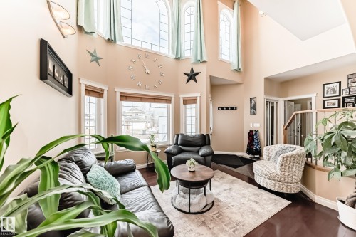 6903 38 Avenue, Camrose, AB - Indoor Photo Showing Living Room