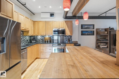 302 10169 104 Street, Edmonton, AB - Indoor Photo Showing Kitchen