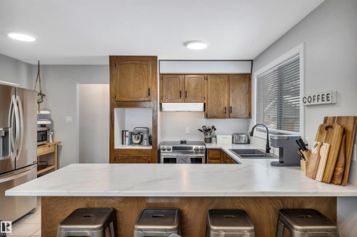 9 Broadview Crescent, St. Albert, AB - Indoor Photo Showing Kitchen With Stainless Steel Kitchen With Double Sink With Upgraded Kitchen