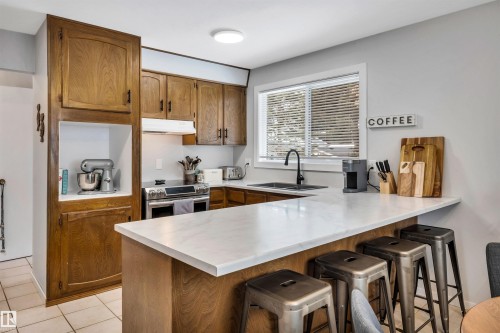 9 Broadview Crescent, St. Albert, AB - Indoor Photo Showing Kitchen