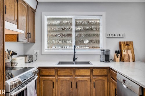 9 Broadview Crescent, St. Albert, AB - Indoor Photo Showing Kitchen With Double Sink