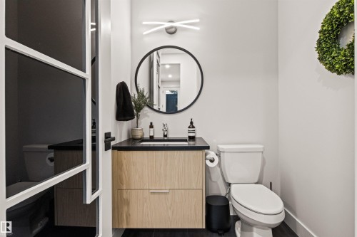 8944 145 Street, Edmonton, AB - Indoor Photo Showing Bathroom