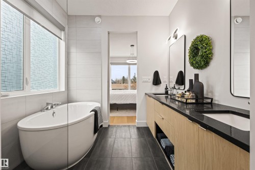 8944 145 Street, Edmonton, AB - Indoor Photo Showing Bathroom