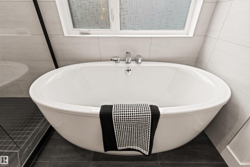 8944 145 Street, Edmonton, AB - Indoor Photo Showing Bathroom