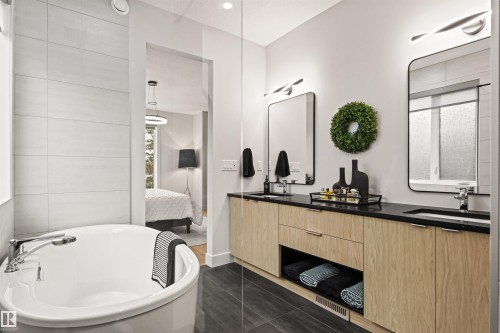 8944 145 Street, Edmonton, AB - Indoor Photo Showing Bathroom