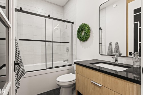 8944 145 Street, Edmonton, AB - Indoor Photo Showing Bathroom