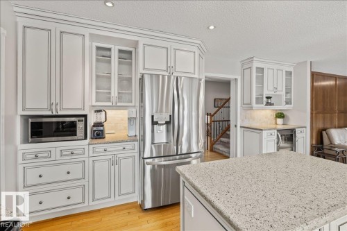 19 Lincoln Crescent, St. Albert, AB - Indoor Photo Showing Kitchen