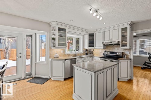 19 Lincoln Crescent, St. Albert, AB - Indoor Photo Showing Kitchen