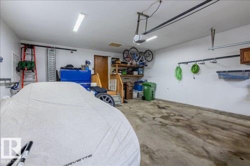 19 Lincoln Crescent, St. Albert, AB - Indoor Photo Showing Garage