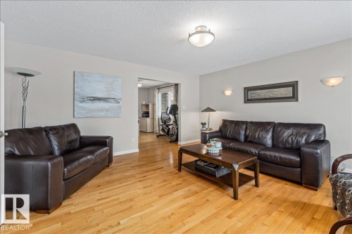 19 Lincoln Crescent, St. Albert, AB - Indoor Photo Showing Living Room
