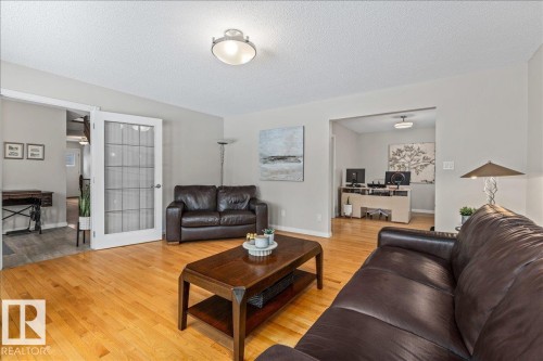 19 Lincoln Crescent, St. Albert, AB - Indoor Photo Showing Living Room