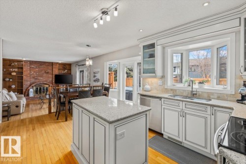 19 Lincoln Crescent, St. Albert, AB - Indoor Photo Showing Kitchen With Double Sink