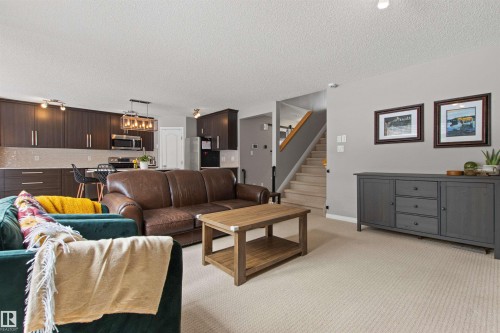 607 77 Street, Edmonton, AB - Indoor Photo Showing Living Room