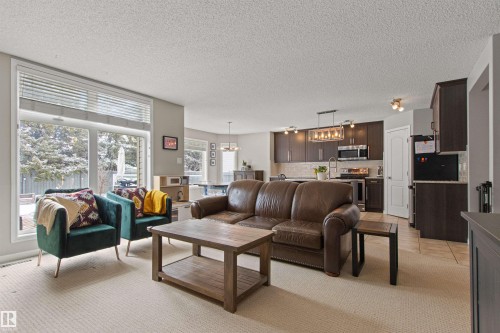 607 77 Street, Edmonton, AB - Indoor Photo Showing Living Room