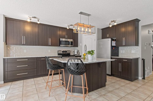 607 77 Street, Edmonton, AB - Indoor Photo Showing Kitchen With Stainless Steel Kitchen With Upgraded Kitchen
