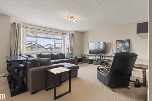 607 77 Street, Edmonton, AB - Indoor Photo Showing Living Room