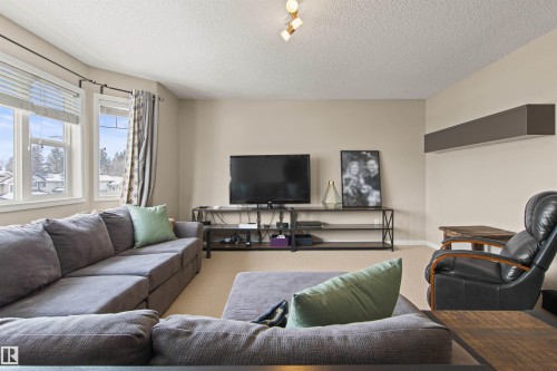 607 77 Street, Edmonton, AB - Indoor Photo Showing Living Room