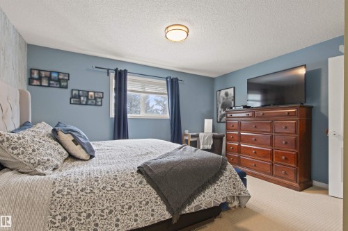 607 77 Street, Edmonton, AB - Indoor Photo Showing Bedroom