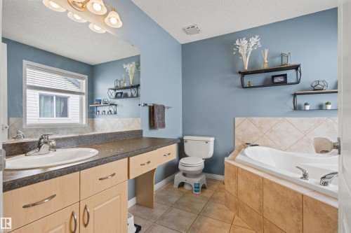 607 77 Street, Edmonton, AB - Indoor Photo Showing Bathroom