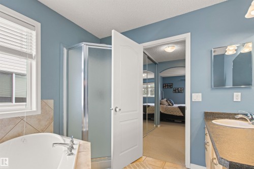 607 77 Street, Edmonton, AB - Indoor Photo Showing Bathroom