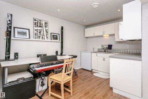 9359 74 Avenue, Edmonton, AB - Indoor Photo Showing Other Room