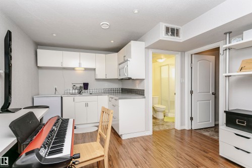9359 74 Avenue, Edmonton, AB - Indoor Photo Showing Kitchen