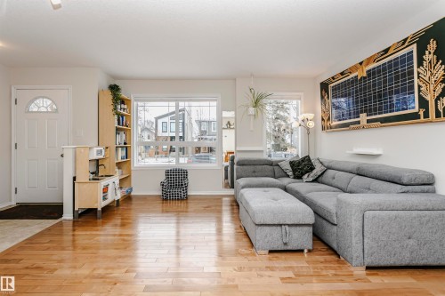 9359 74 Avenue, Edmonton, AB - Indoor Photo Showing Living Room