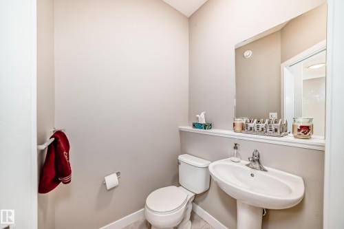 48 Gladstone Bend, Spruce Grove, AB - Indoor Photo Showing Bathroom