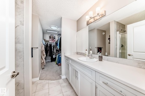 48 Gladstone Bend, Spruce Grove, AB - Indoor Photo Showing Bathroom