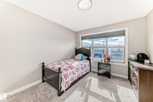 48 Gladstone Bend, Spruce Grove, AB - Indoor Photo Showing Bedroom