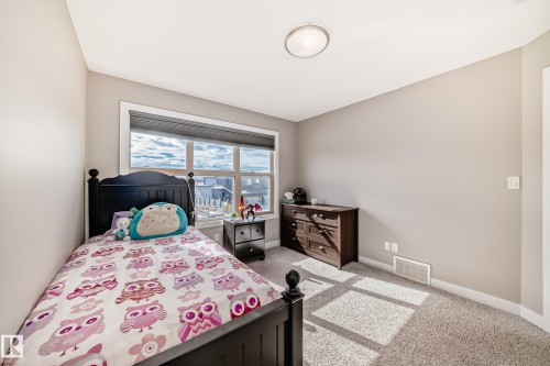 48 Gladstone Bend, Spruce Grove, AB - Indoor Photo Showing Bedroom