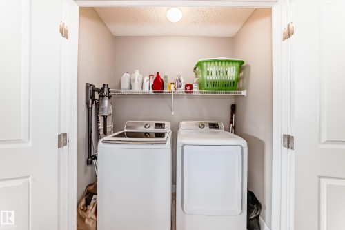 48 Gladstone Bend, Spruce Grove, AB - Indoor Photo Showing Laundry Room