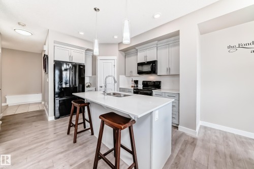 48 Gladstone Bend, Spruce Grove, AB - Indoor Photo Showing Kitchen With Double Sink With Upgraded Kitchen