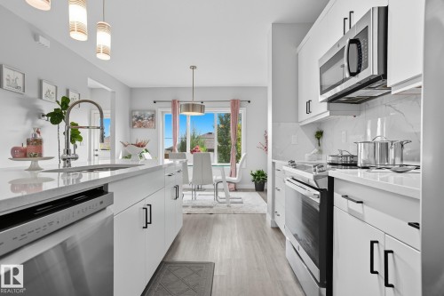 78 Garneau Gate, Spruce Grove, AB - Indoor Photo Showing Kitchen With Upgraded Kitchen