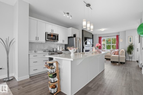 78 Garneau Gate, Spruce Grove, AB - Indoor Photo Showing Kitchen With Upgraded Kitchen