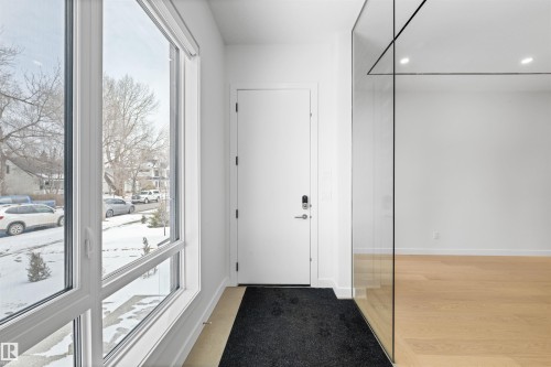 14037 104 Avenue, Edmonton, AB - Indoor Photo Showing Other Room