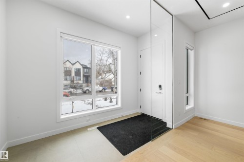 14037 104 Avenue, Edmonton, AB - Indoor Photo Showing Other Room