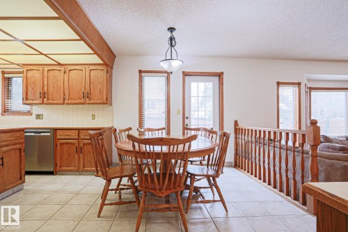 507 Burton Close, Edmonton, AB - Indoor