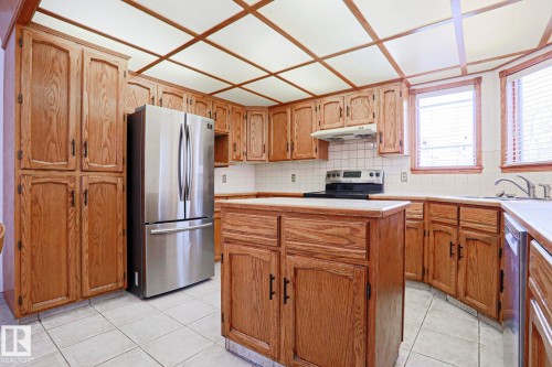 507 Burton Close, Edmonton, AB - Indoor Photo Showing Kitchen