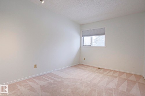 507 Burton Close, Edmonton, AB - Indoor Photo Showing Other Room