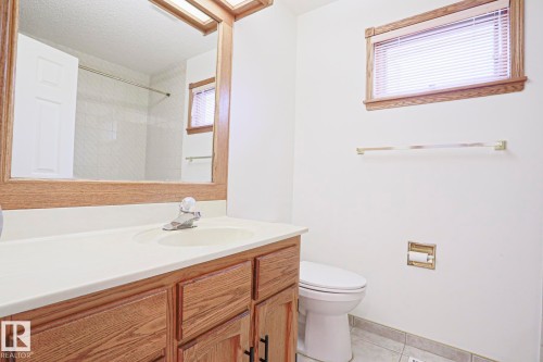 507 Burton Close, Edmonton, AB - Indoor Photo Showing Bathroom