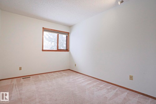 507 Burton Close, Edmonton, AB - Indoor Photo Showing Other Room