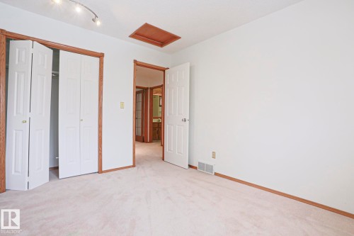 507 Burton Close, Edmonton, AB - Indoor Photo Showing Other Room